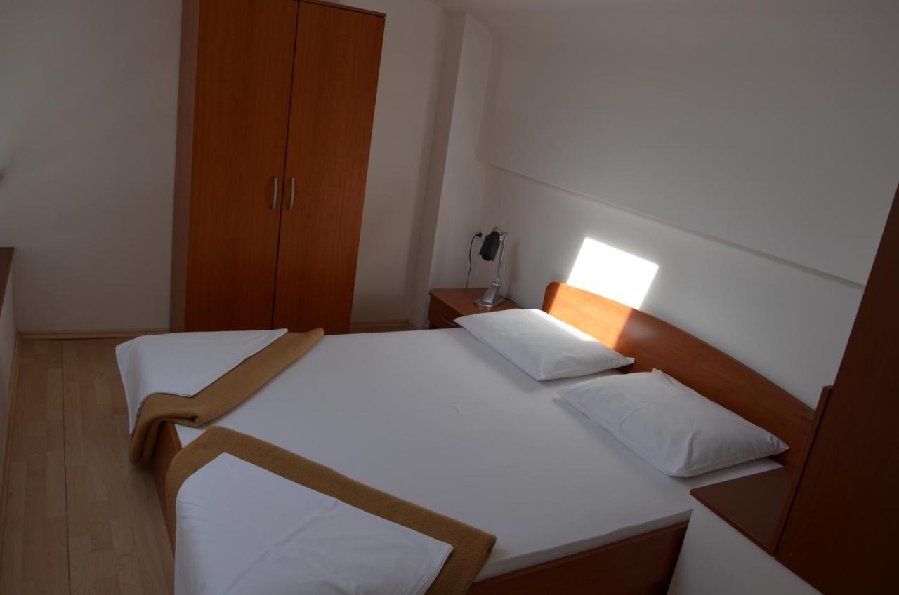 Apartments Pirovcanka Pirovac Kültér fotó